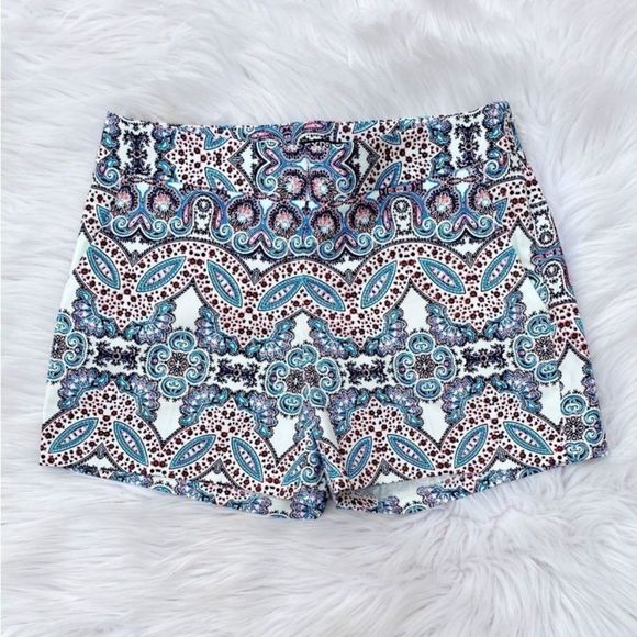 ✨BOGO FREE✨ Express Paisley Shorts White Blue and Pink Size 00 - Picture 2 of 4